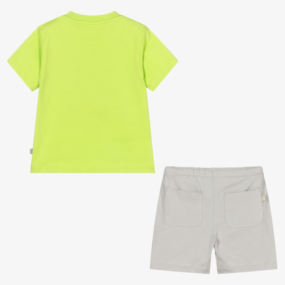 Grey shirt green shorts hot sale