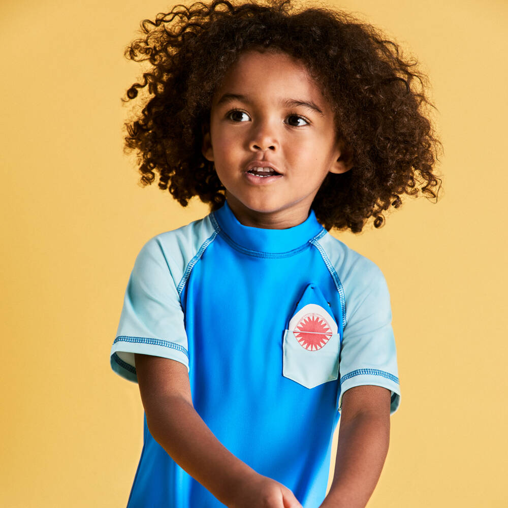 Mitty James-بدلة سباحة زرقاء ملكية للأولاد بنقشة القرش | Childrensalon Outlet