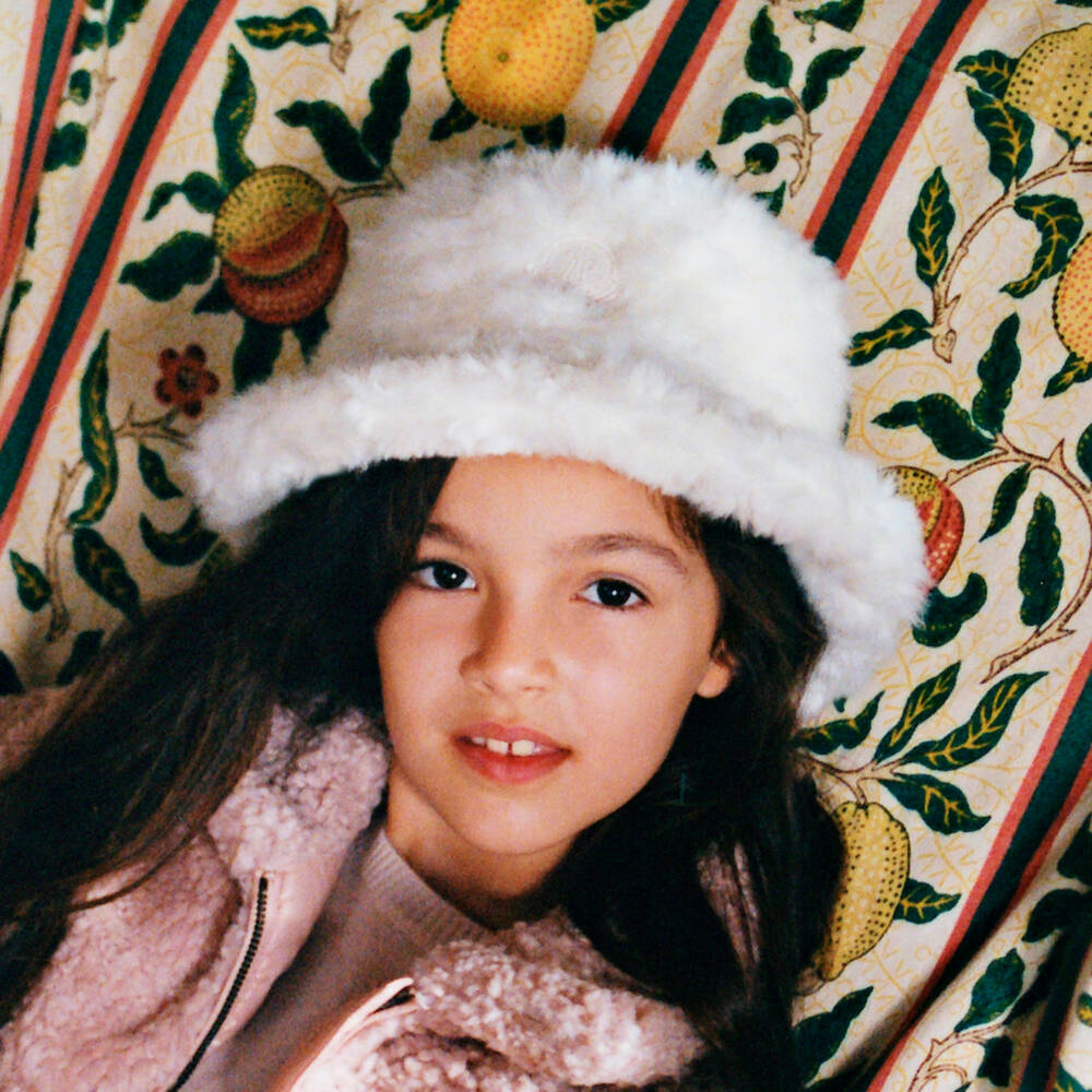 Moncler Enfant-قبعة دافئة من الفرو الصناعي العاجي للبنات | Childrensalon Outlet