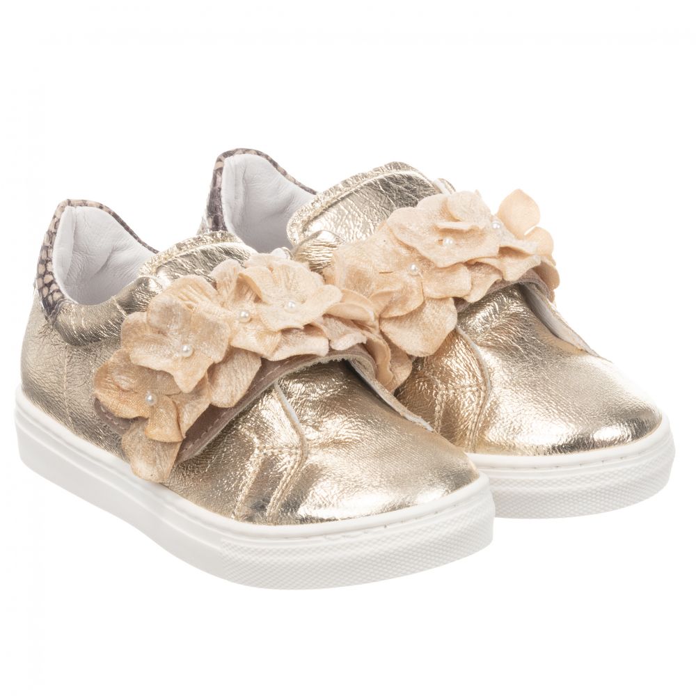 Monnalisa - Золотистые кроссовки с цветочным декором для девочек | Childrensalon