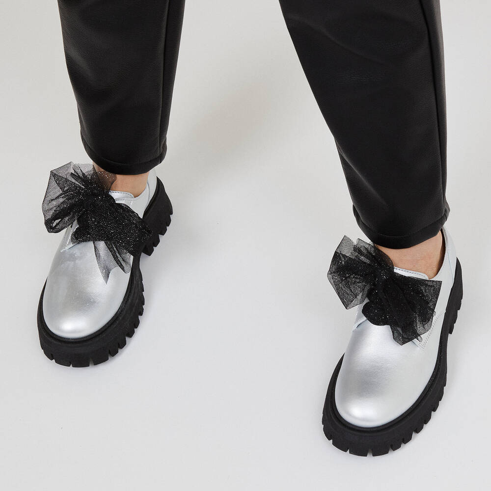 Monnalisa-Серебристые кожаные туфли с бантами из тюля | Childrensalon Outlet