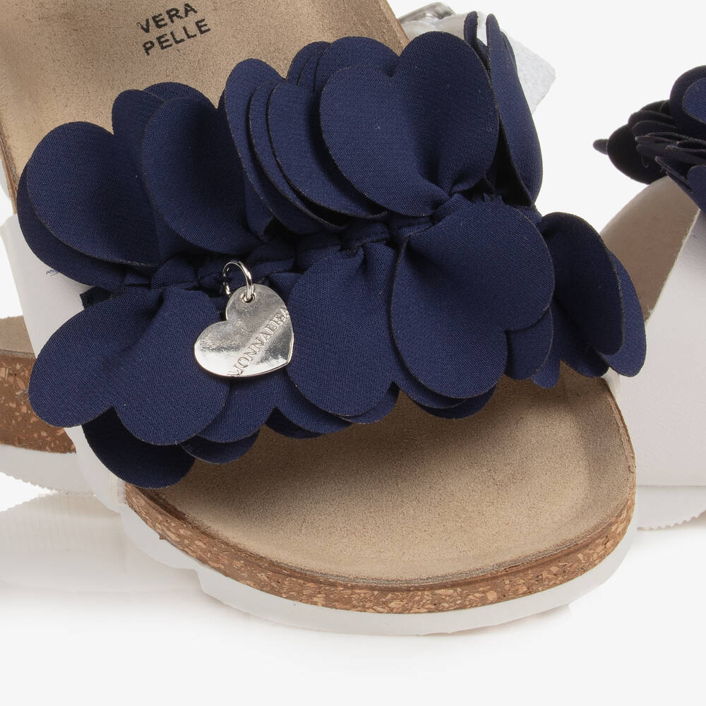 Monnalisa-صندل بعروة معدنية جلد صناعي لون أبيض وكحلي | Childrensalon Outlet