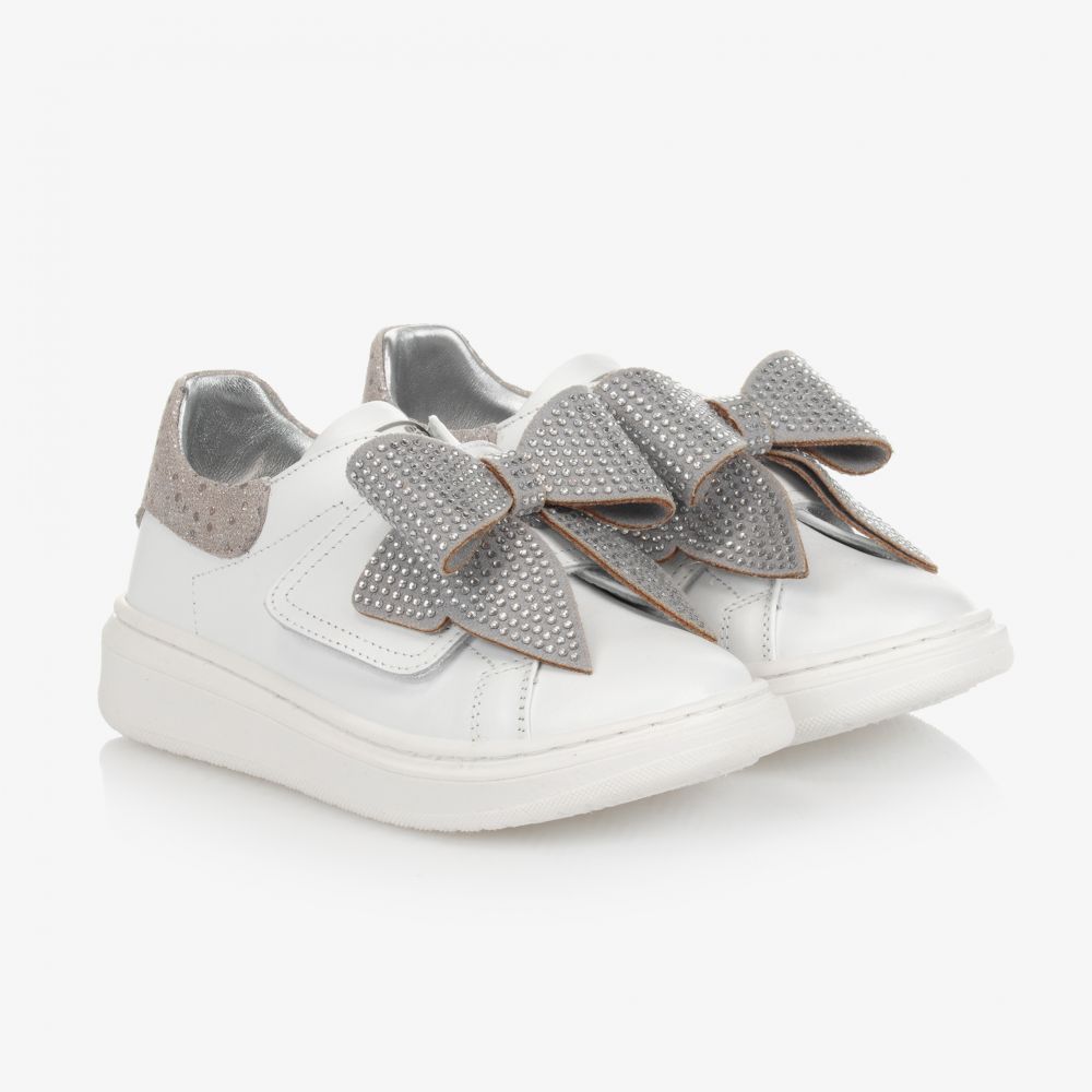 Monnalisa - Серебристо-белые кроссовки с бантиками | Childrensalon