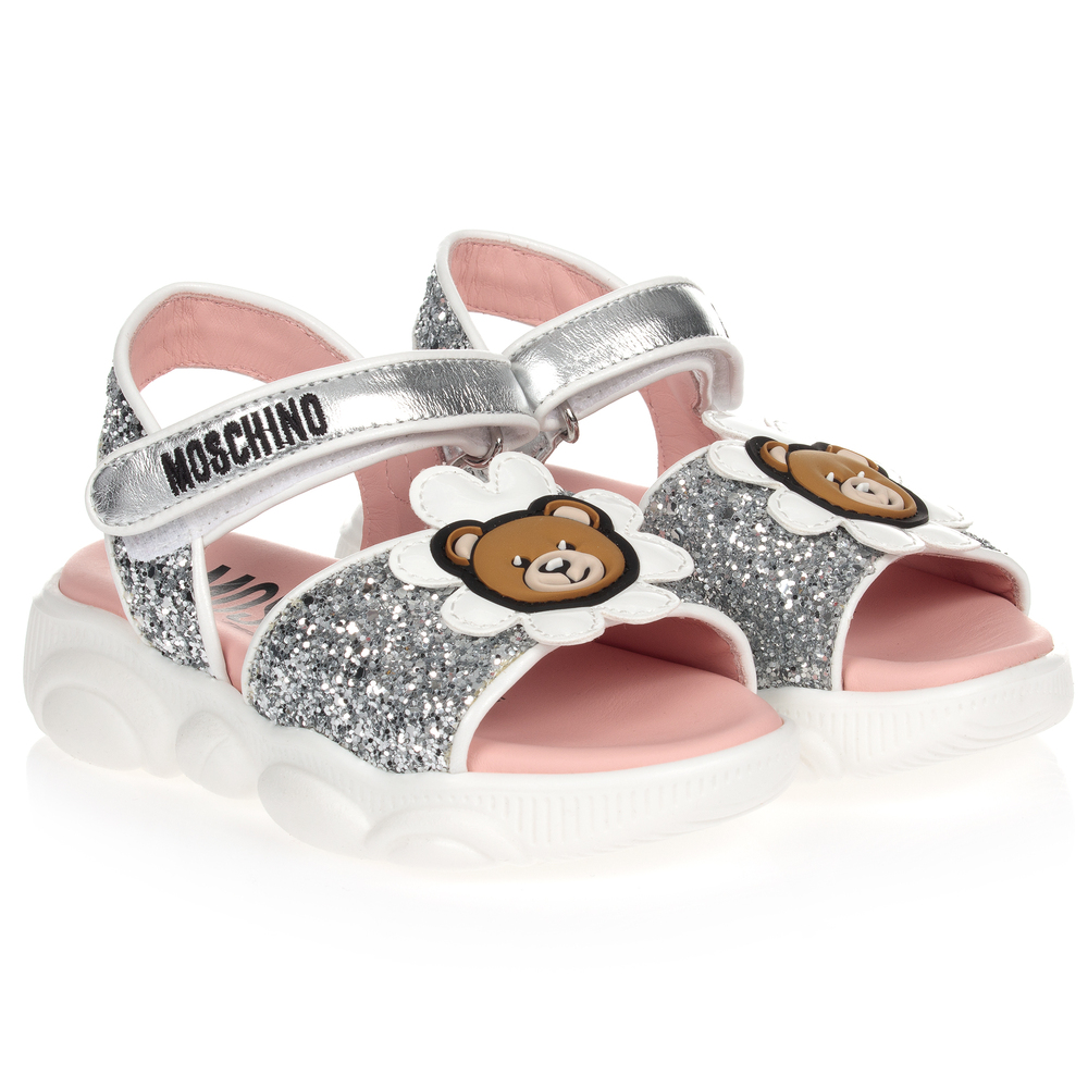 Moschino Kid-Teen - صندل جلد غليتر لون أبيض و فضّي  | Childrensalon