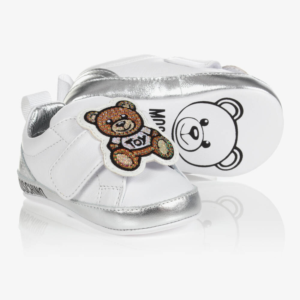 Moschino Baby - حذاء جلد لون أبيض لمرحلة قبل المشي للمولودات | Childrensalon