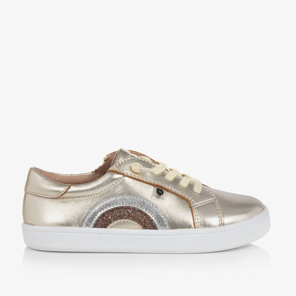 Older girls store trainers