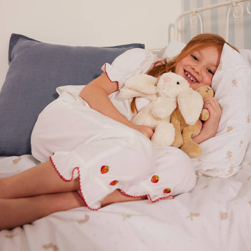 Peter Rabbit™ by Childrensalon-Пижама белая с вышивкой клубники для девочек | Childrensalon Outlet