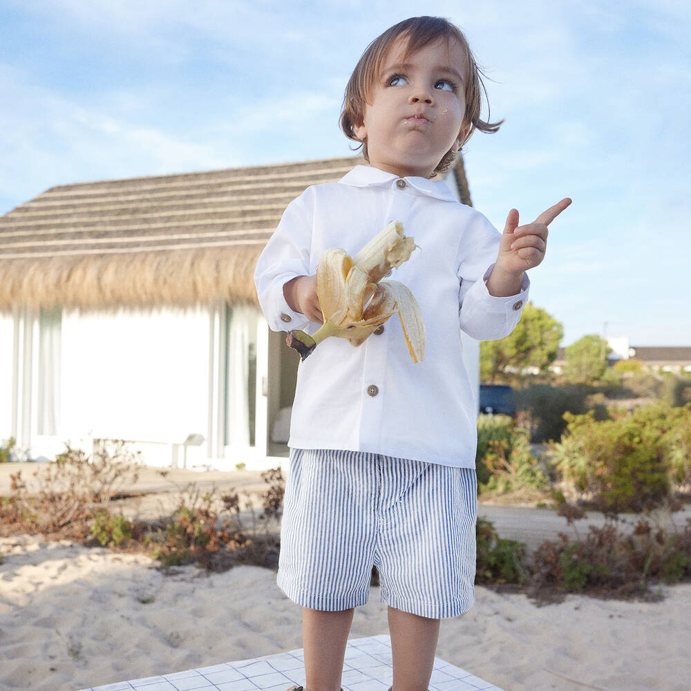 Blue shorts white shirt discount
