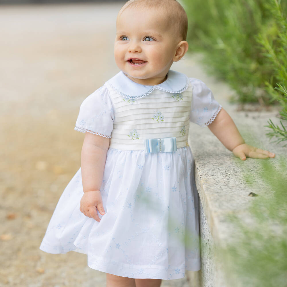 Piccola Speranza-Бело-голубое хлопковое платье с вышивкой | Childrensalon Outlet