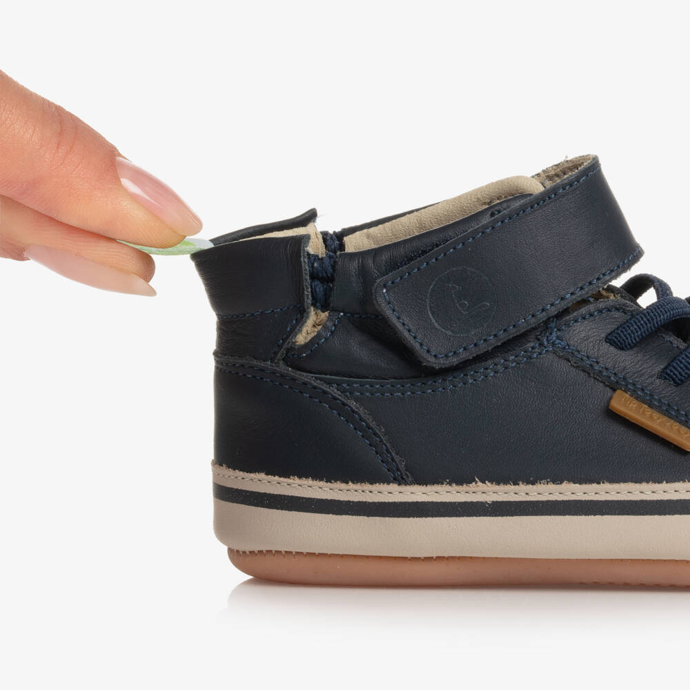 Tip Toey Joey-ترينرز جلد لون كحلي لمرحلة بدء المشي للمواليد | Childrensalon Outlet