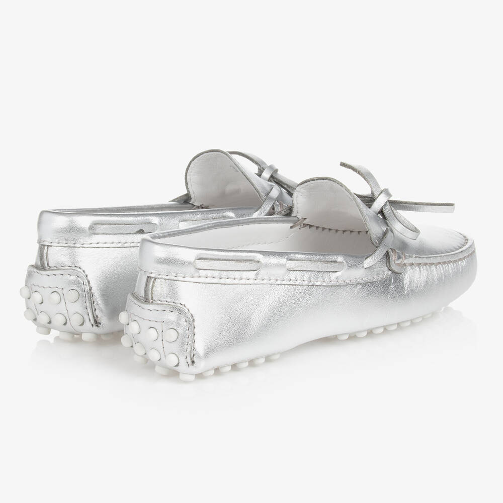 Tod's-حذاء موكاسين جلد لون فضّي متاليك للبنات | Childrensalon Outlet