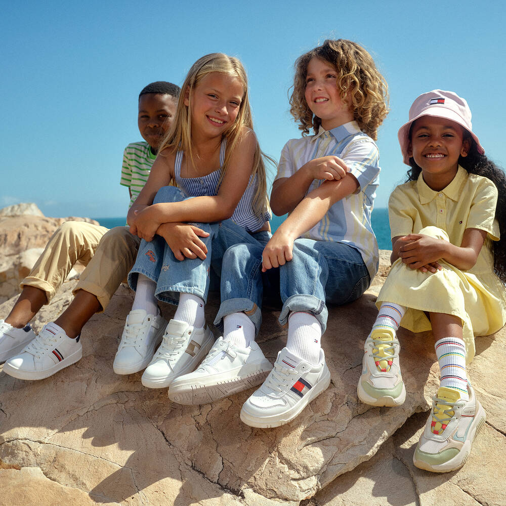 Tommy Hilfiger-ترينرز تينز بناتي جلد صناعي لون أبيض | Childrensalon Outlet