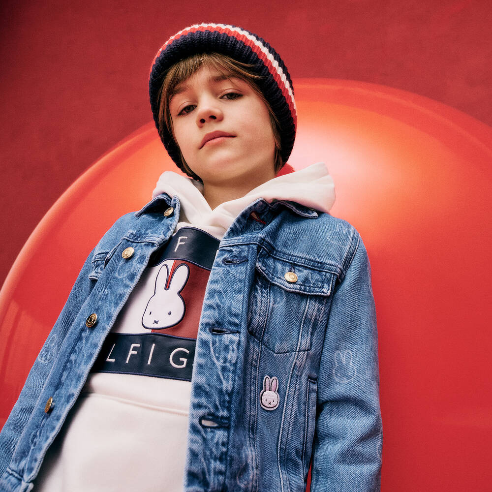 Tommy hilfiger hoodie hotsell outfit