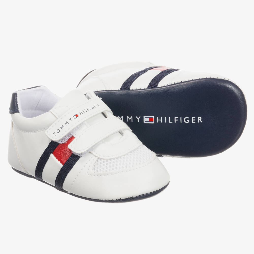 Tommy Hilfiger - ترينرز جلد إصطناعي لون أبيض لمرحلة قبل المشي | Childrensalon