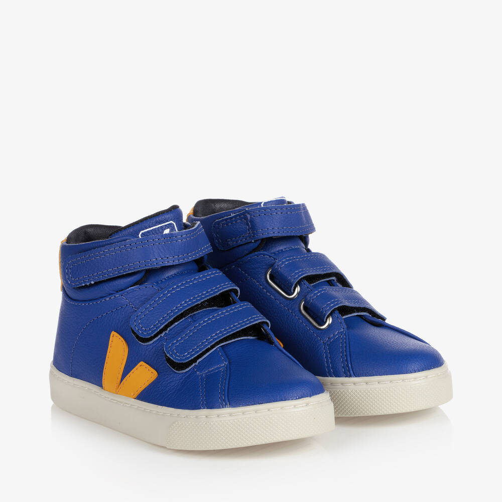 VEJA - حذاء رياضي  بشريط لاصق جلد لون أزرق و برتقالي للأولاد | Childrensalon
