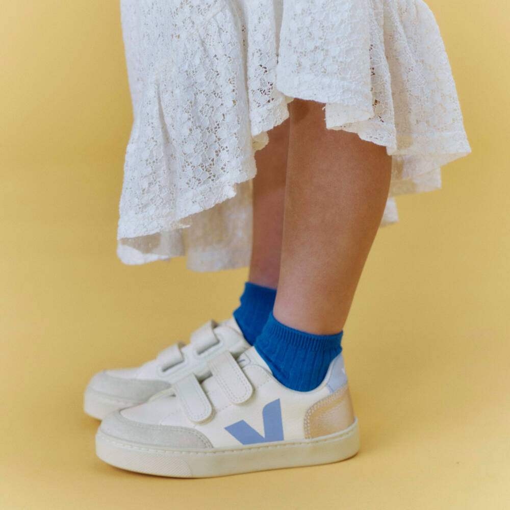 VEJA-حذاء رياضي للبنات من الجلد الأبيض والذهبي | Childrensalon Outlet