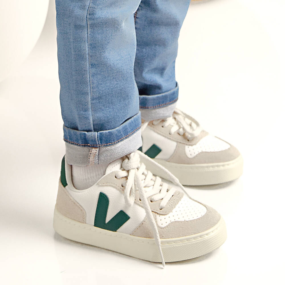 VEJA-حذاء رياضي من الجلد الأبيض والأخضر | Childrensalon Outlet