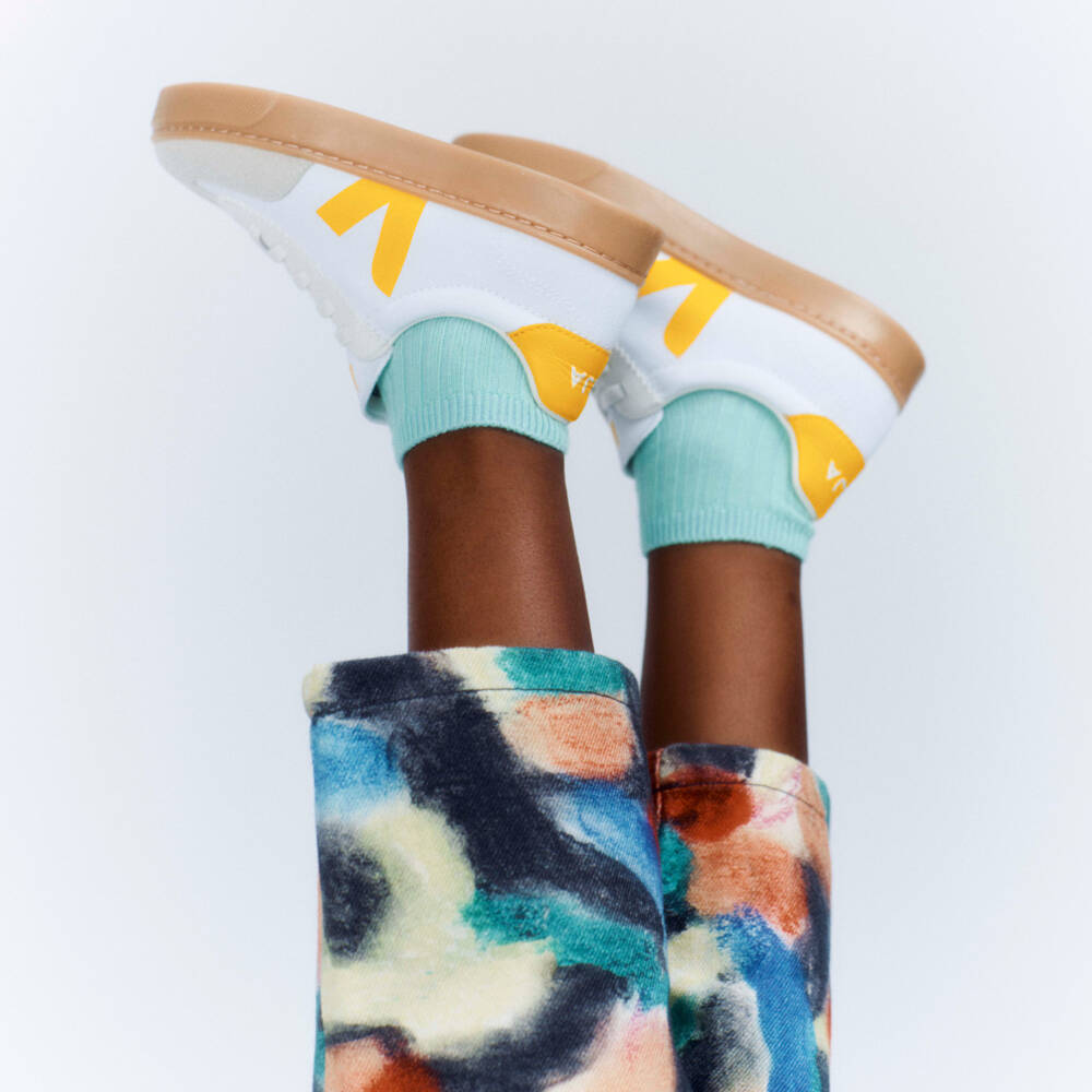 VEJA-Кеды из белого и жёлтого канваса для мальчиков | Childrensalon Outlet