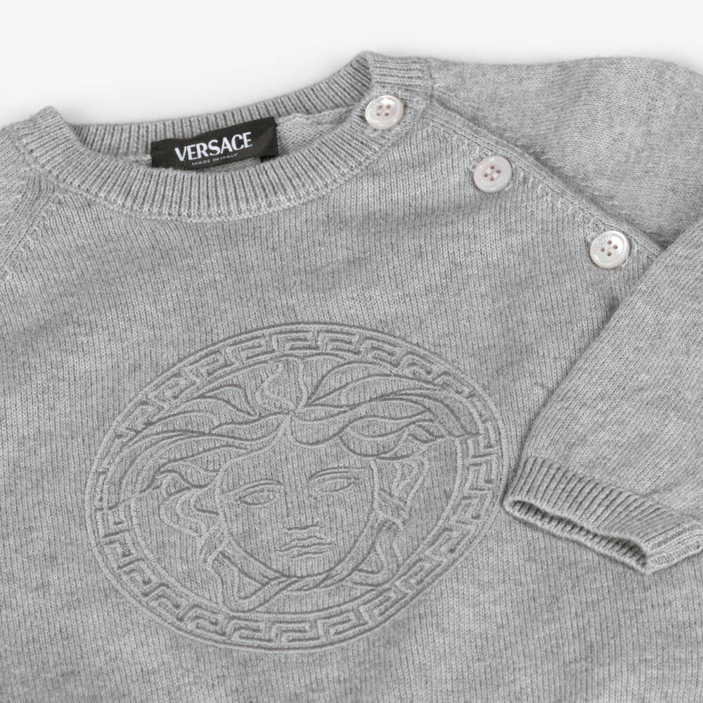 Versace-هدية طقم بنطلون قطن وكشمير لون رمادي للمواليد | Childrensalon Outlet