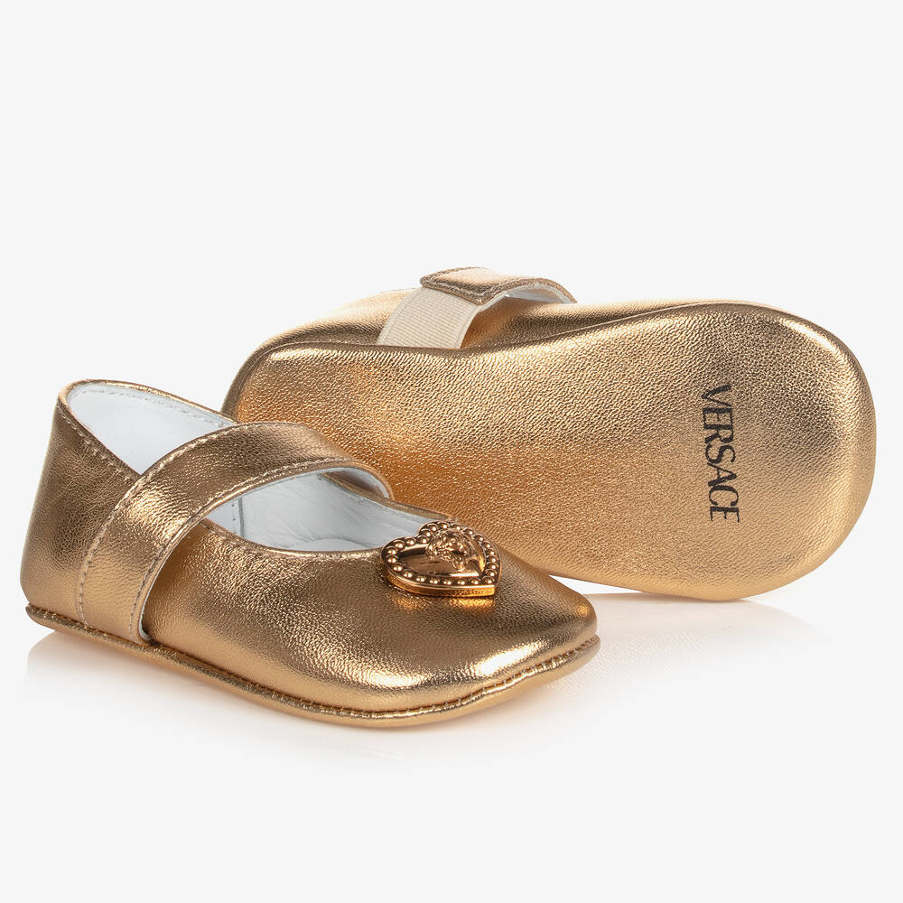 Versace - حذاء جلد لون ذهبي لمرحلة قبل المشي للمولودات | Childrensalon