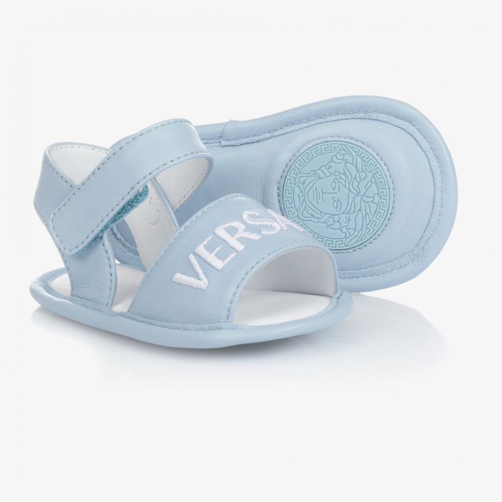 Versace - صندل جلد لون أزرق باهت لمرحلة قبل المشي للأطفال | Childrensalon