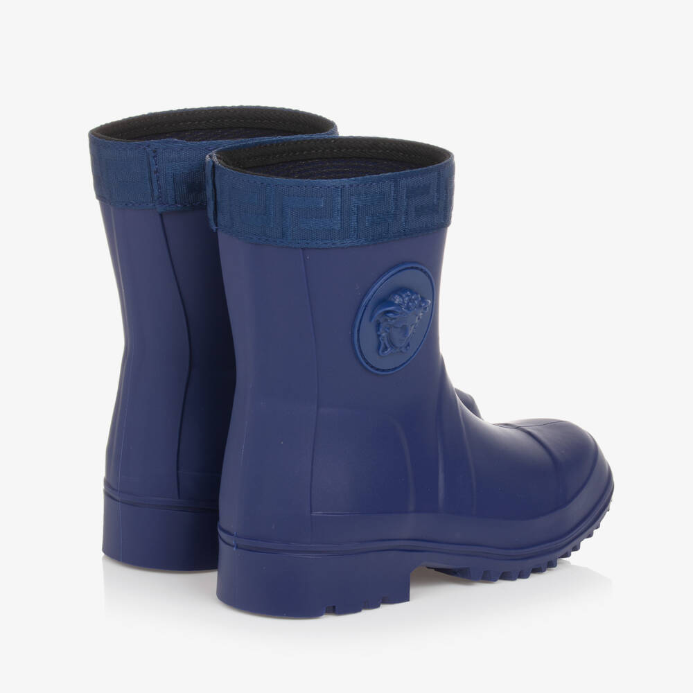 Versace-بوت واقي من المطر بشعار ميدوسا لون أزرق للأولاد | Childrensalon Outlet