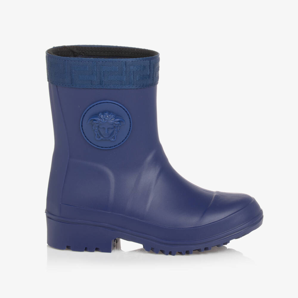 Versace-بوت واقي من المطر بشعار ميدوسا لون أزرق للأولاد | Childrensalon Outlet