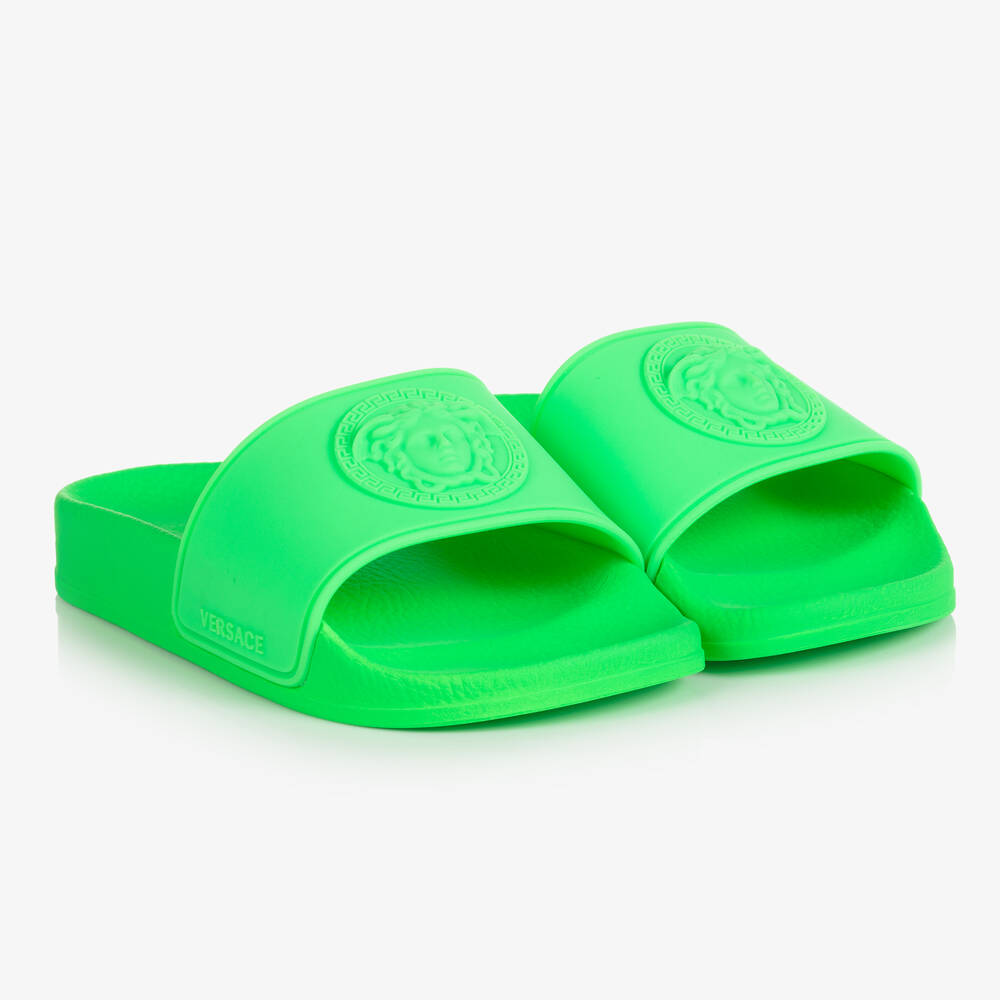 Versace-شبشب سلايدرز تينز ولادي مطاط لون أخضر نيون | Childrensalon Outlet