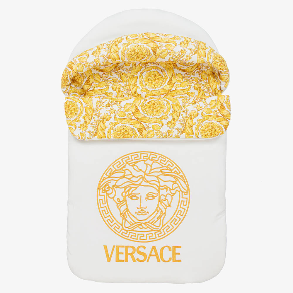 Versace - بيبي نيست بطبعة ميدوسا قطن جيرسي لون أبيض وذهبي (73 سم) | Childrensalon