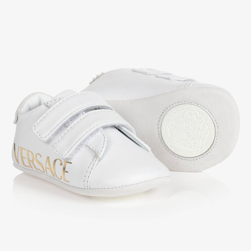 Versace - حذاء جلد لمرحلة ما قبل المشي لون أبيض للأطفال  | Childrensalon