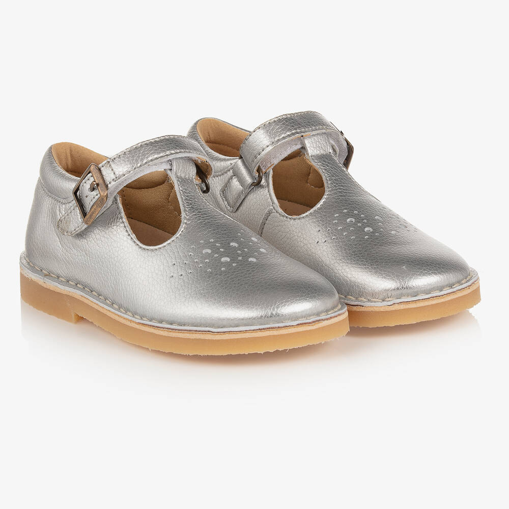 Young Soles - حذاء جلد صناعي لون فضّي متاليك للبنات | Childrensalon