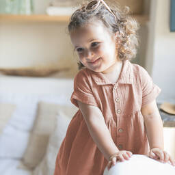 1 + in the family-فستان قطن سيرسوكر مقلم لون زهري | Childrensalon Outlet