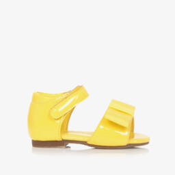 ايج اوف انوسنس-صندل بشريط لاصق جلد لون أصفر للبنات | Childrensalon Outlet