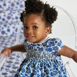 بياتريس آند جورج X Childrensalon-فستان مطرز سموكينغ قطن بوبلين لون أزرق | Childrensalon Outlet