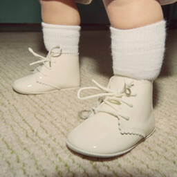 Beatrice & George-Кремовые пинетки из лакированной кожи | Childrensalon Outlet