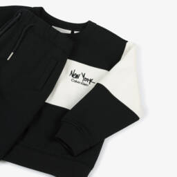 Calvin Klein-بدلة رياضية لون أسود وعاجي للأولاد | Childrensalon Outlet