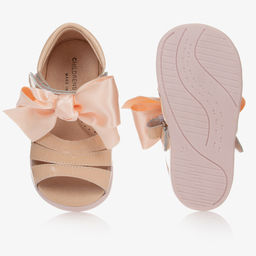 تشيلدرن كلاسيكس-صندل جلد لامع لون زهري مزين بفيونكة ساتان | Childrensalon Outlet