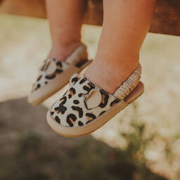 Donsje-Бежевые кожаные пинетки с животным принтом | Childrensalon Outlet