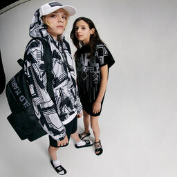 كارل لاغرفيلد كيدز-شبشب سلايرز مطاط لون أسود | Childrensalon Outlet