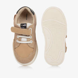 Mayoral-حذاء رياضي بيج من الشامواه للأولاد مع إغلاق فيلكرو | Childrensalon Outlet