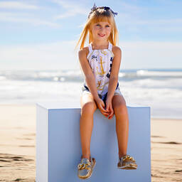 Monnalisa-Золотистые блестящие мюли с цепочками | Childrensalon Outlet