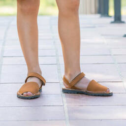 بيساموناس-صنادل جلدية مفتوحة الأصابع للبنين بلون البيج | Childrensalon Outlet