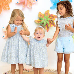 سارا لويز-طقم فستان مطرز سموك مزيج قطن لون أزرق فاتح | Childrensalon Outlet