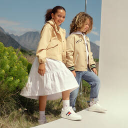 Tommy Hilfiger-ترينرز تينز بناتي جلد صناعي لون أبيض وفضّي | Childrensalon Outlet