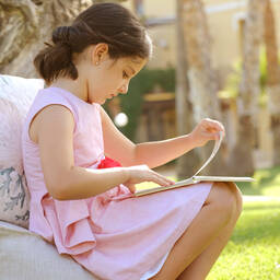 Tutto Piccolo-Красное хлопковое платье с цветком для девочек | Childrensalon Outlet