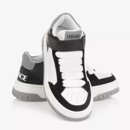 Versace-حذاء رياضي جلد لون أبيض وأسود للأولاد | Childrensalon Outlet