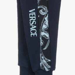 Versace-جوغرز قطن لون كحلي بطبعة باروك للأولاد | Childrensalon Outlet