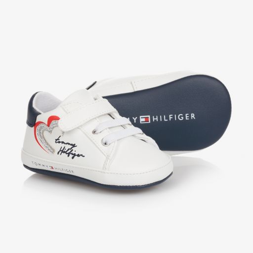 Tommy Hilfiger-ترينرز جلد صناعي لون أبيض لمرحلة قبل المشي للمولودات | Childrensalon Outlet