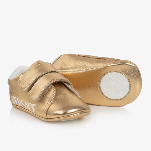 Versace-Gold glänzende Leder-Krabbelschuhe | Childrensalon Outlet